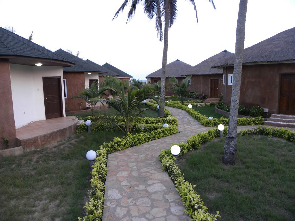 Legacy Tribe Beach Resort Prampram 外观 照片